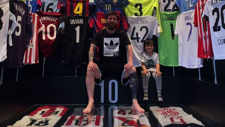 Messi presume su colección de playeras