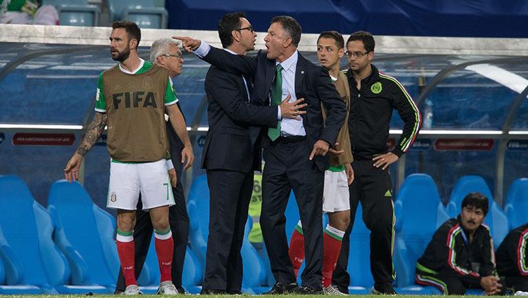 Juan Carlos Osorio lanza insultos durante juego contra Nueva Zelanda 