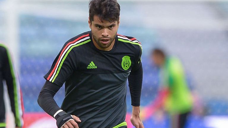 Néstor Araujo, en calentamiento con el Tri