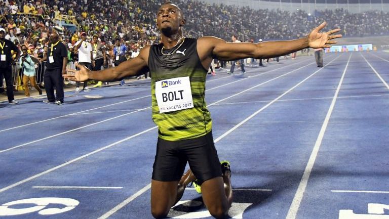 Usain Bolt festeja una victoria en una prueba de atletismo