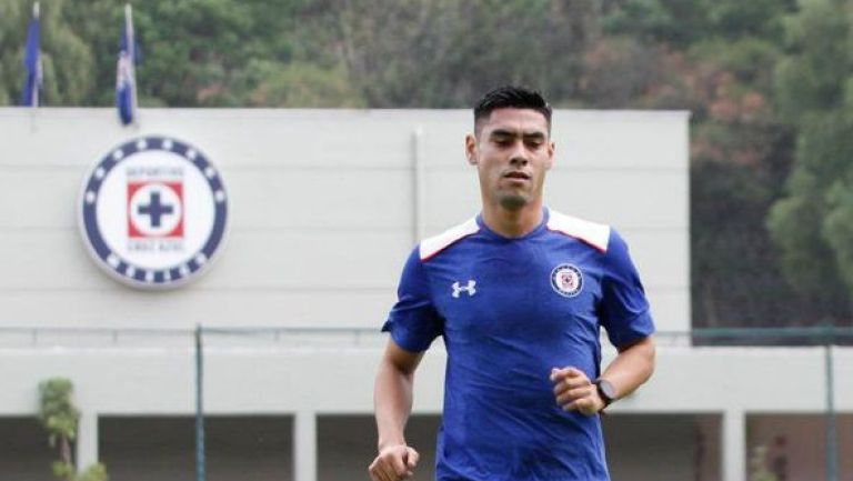 Felipe Mora realiza su primer entrenamiento con Cruz Azul