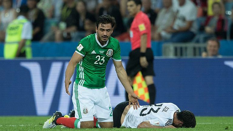 Oswaldo Alanís se lamenta en juego contra Alemania