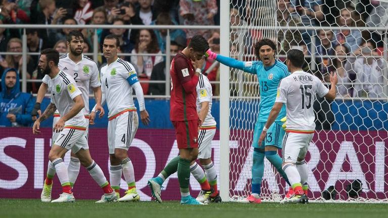Jugadores de México en el duelo contra Portugal