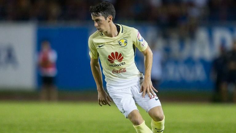 Pedro Arce disputa un juego de pretemporada con América