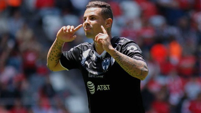 Edwin Cardona festeja gol contra Toluca