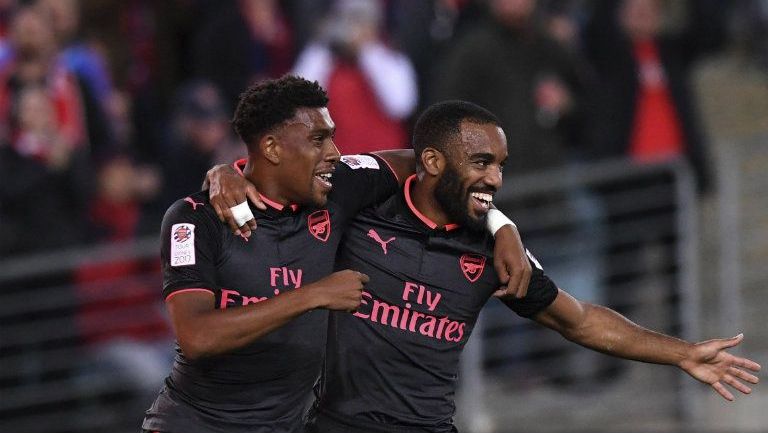 Lacazette celebra su primer gol con el Arsenal