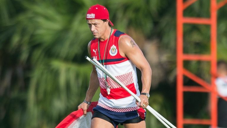 Almeyda, en un entrenamineto de Chivas en Cancún 