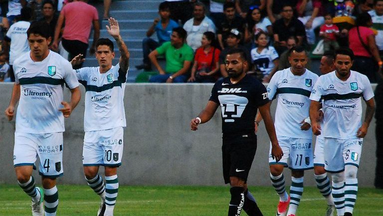 Jugadores de Zacatepec, después de la primera anotación 