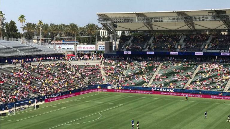 Gradas del Stubhub Center, semivacias en el juego Gallos vs América