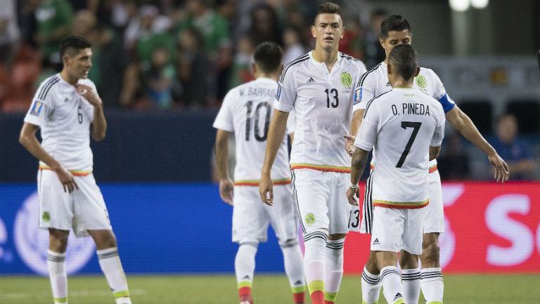 Jugadores de México tras el empate contra Jamaica