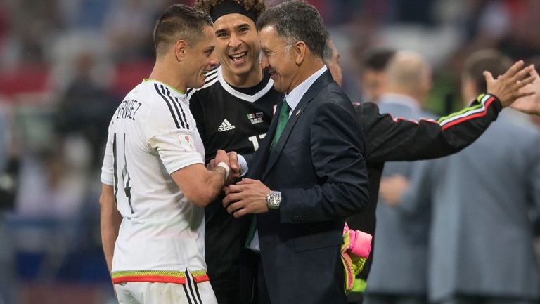 Osorio sonríe con Chicharito y Ochoa en Confederaciones