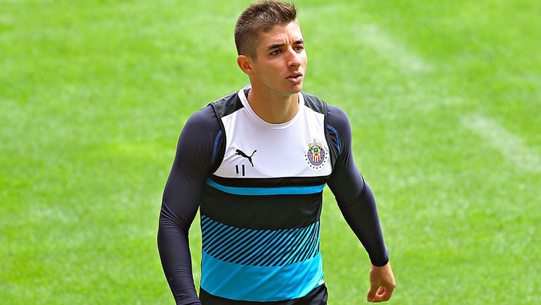 Brizuela, durante un entrenamiento de Chivas