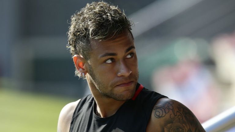 Neymar durante un entrenamiento del Barcelona en su pretemporada
