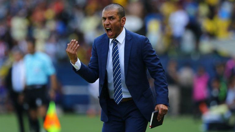 Jimmy Lozano grita durante un partido de los Gallos