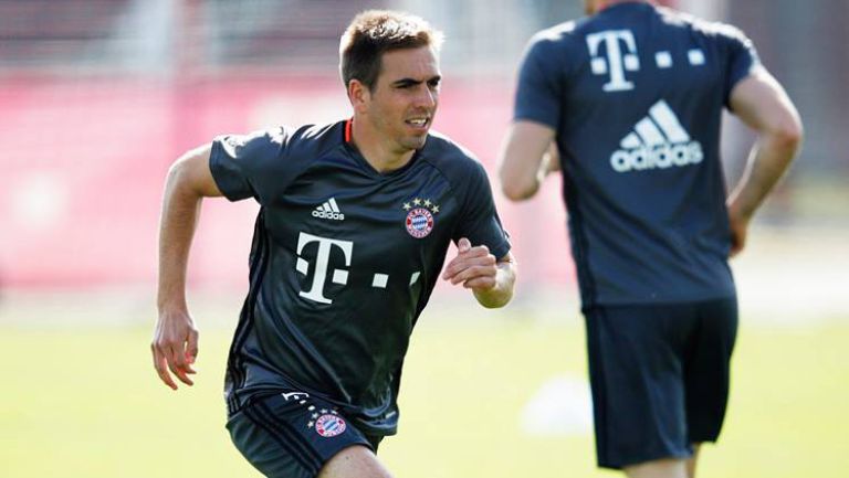 Lahm realiza un entrenamiento con el Bayern Munich 