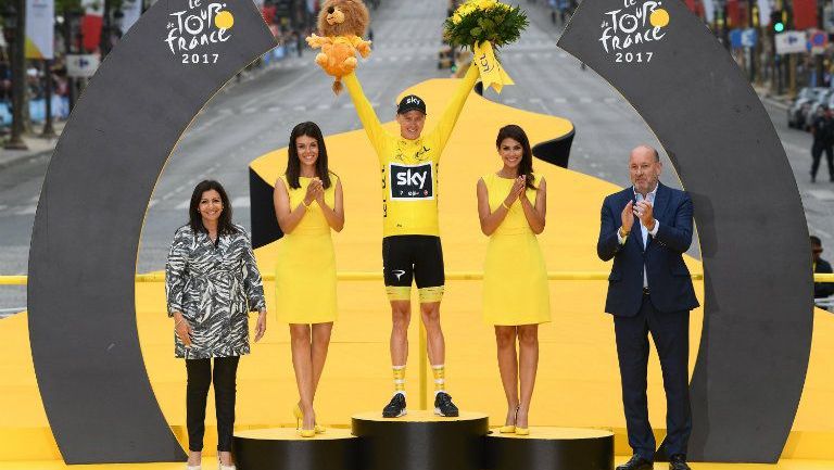 Christopher Froome celebra primer lugar del Tour de Francia