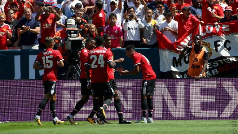 Jugadores del United celebran el gol frente al Real Madrid