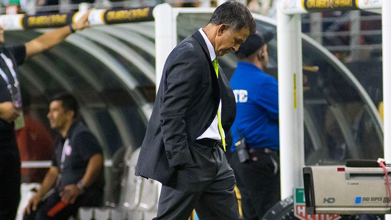 Juan Carlos Osorio tras un partido del Tri