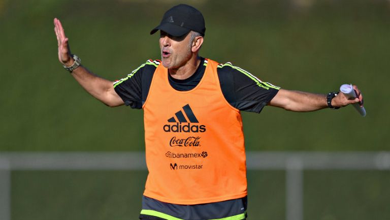 Juan Carlos Osorio durante un entrenamiento de la Selección Mexicana