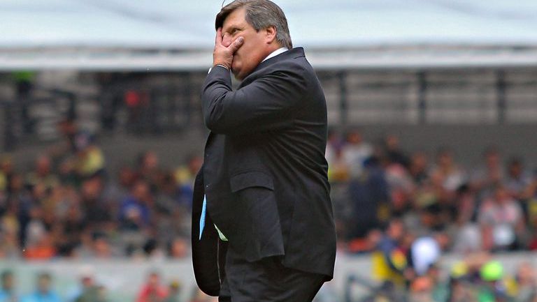 Miguel Herrera se lamenta tras el partido contra Gallos