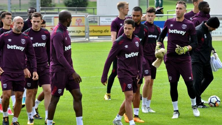 Chicharito, en su primer entrenamiento con el West Ham