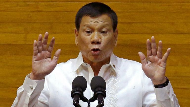 Rodrigo Duterte durante su segundo discurso sobre el Estado Filipino