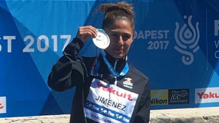 Jiménez presume su medalla de plata en Budapest, Hungría