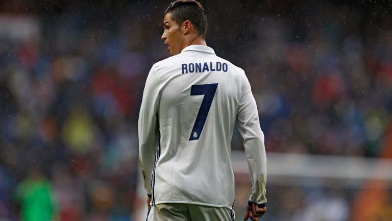 Cristiano Ronaldo disputa un duelo con el Real Madrid