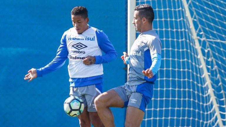 Arroyo, durante un entrenamiento con Gremio