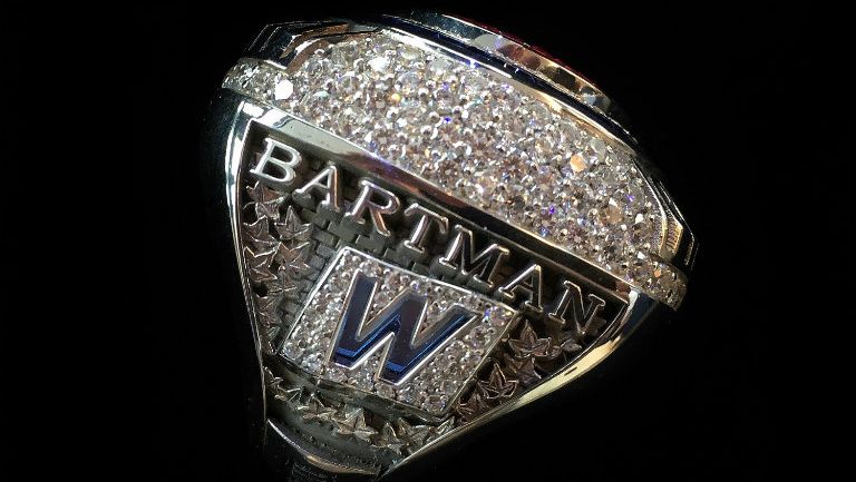El anillo de Campeón que le regalaron los Cubs a Steve Bartman
