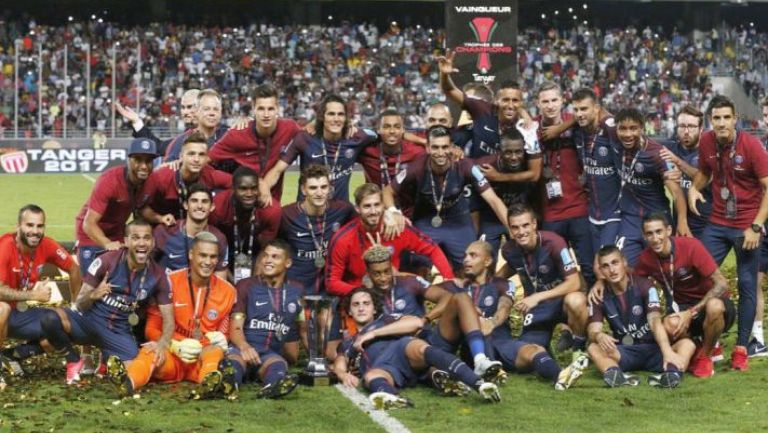 Jugadores del PSG, tras ganar la Supercopa de Francia 2017