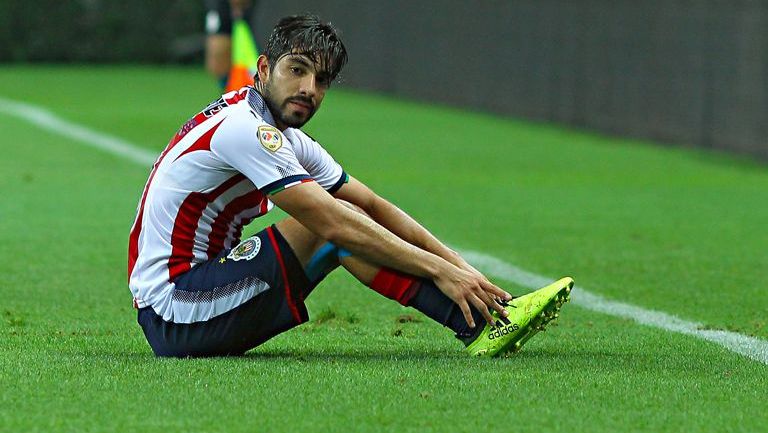 Pizarro se lamenta durante el juego contra Necaxa