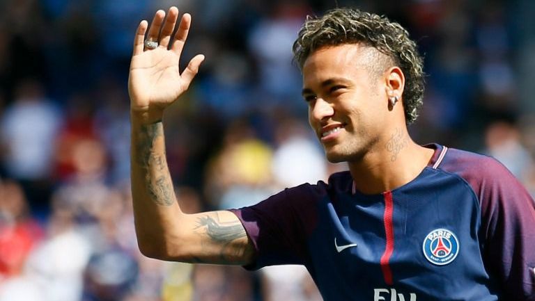 Neymar, durante su presentación con el PSG