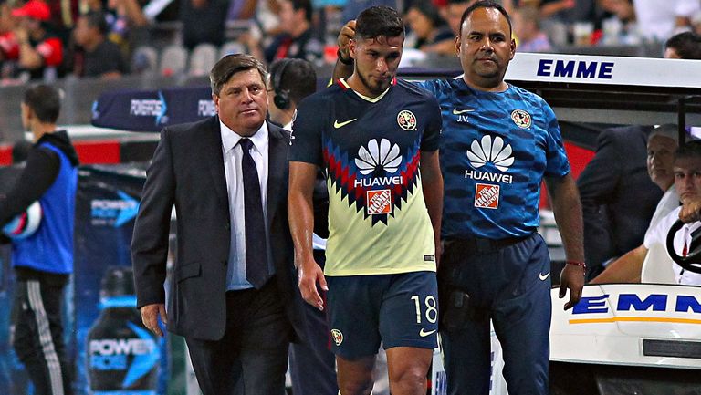 Bruno Valdez sale expulsado del Estadio Jalisco