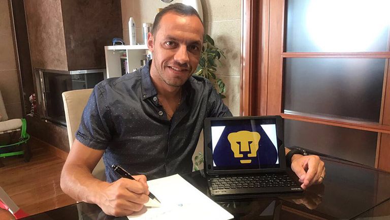 Marcelo Díaz firma con Pumas 