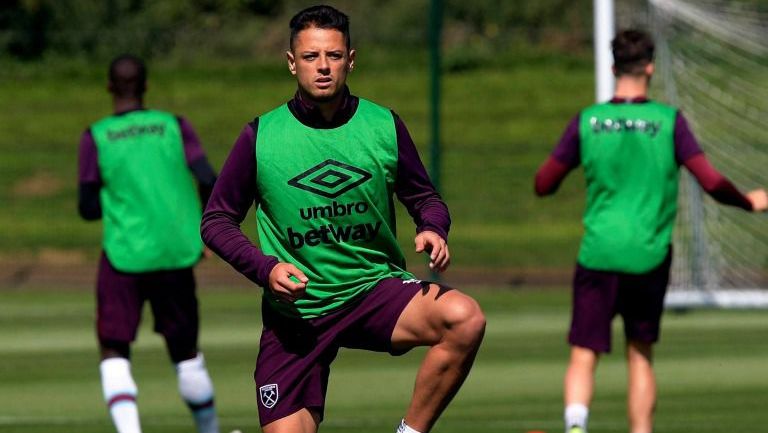 Chicharito entrena con el West Ham