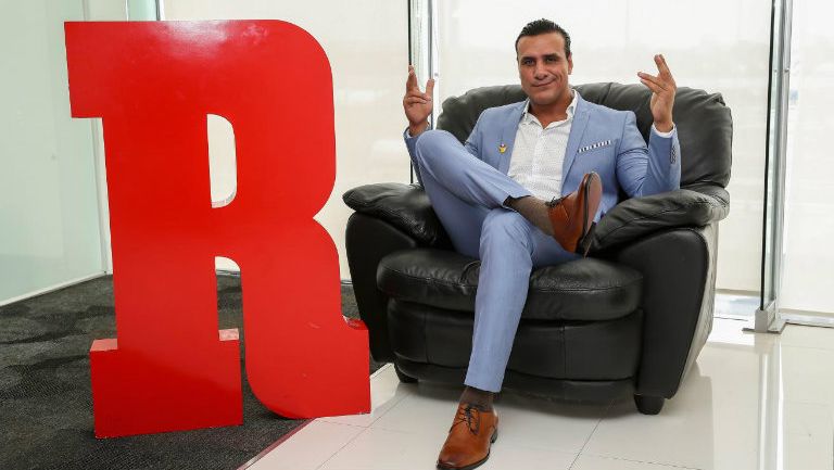 Alberto El Patrón posa para la lente de RÉCORD