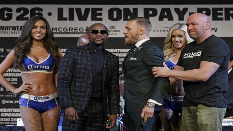 Dana White, Mayweather y McGregor, durante la gira promocional