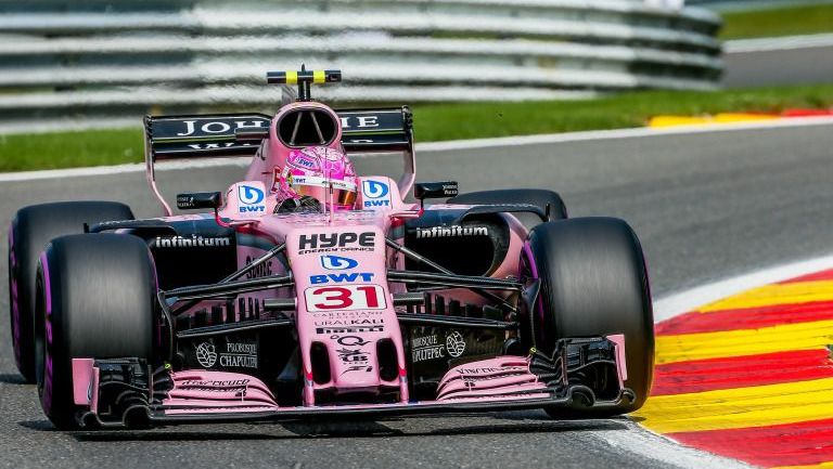 Esteban Ocon en su monoplaza en el Gran Premio de Bélgica