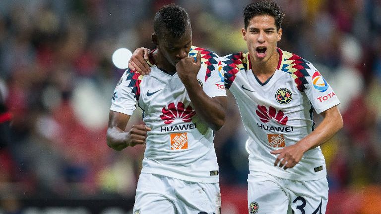 Darwin Quintero festeja su gol