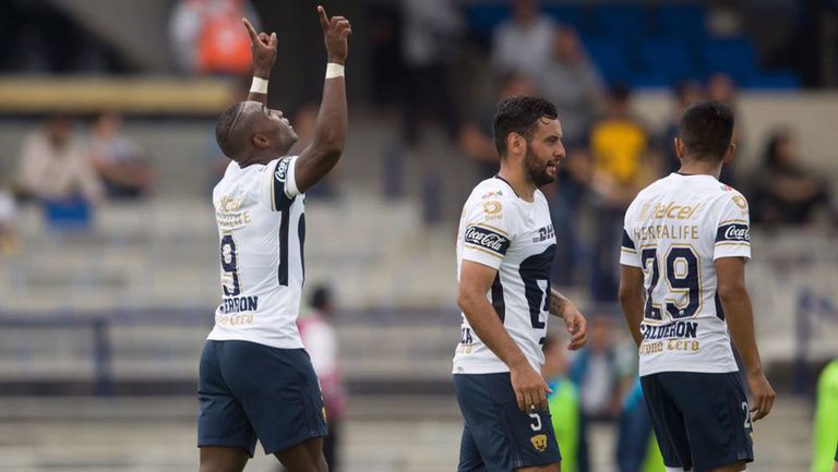 Guerrón festeja su anotación en Ciudad Universitaria 