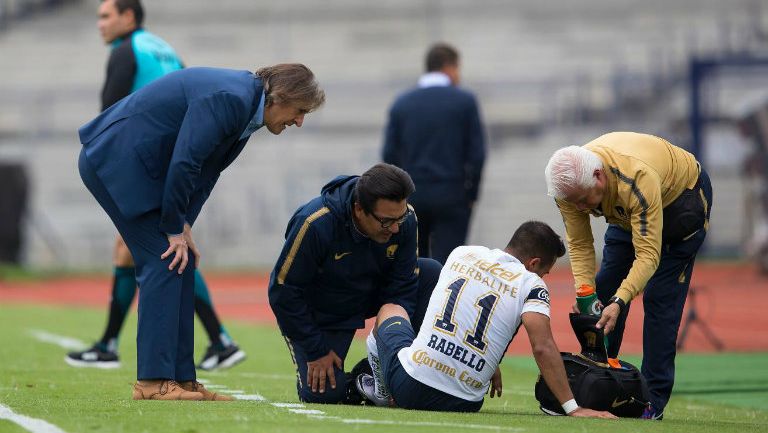 Rabello es atendido por el cuerpo médico de Pumas