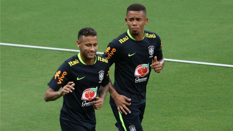 Neymar y Gabriel Jesus, en una práctica con la selección de Brasil