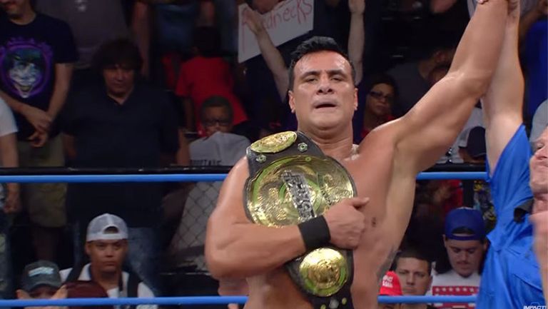 Alberto El Patrón después de una función de Impact