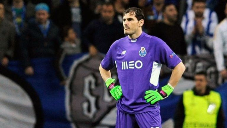 Iker Casillas en un partido con Porto 