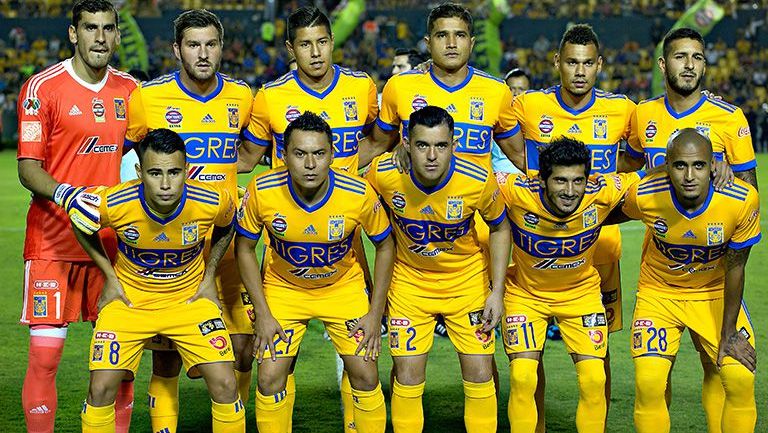 Jugadores de Tigres previo a un partido