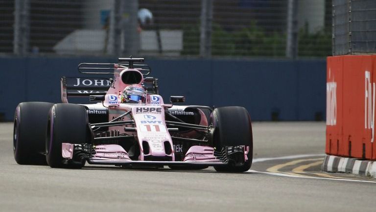 Checo Pérez conduce el monoplaza de Force India