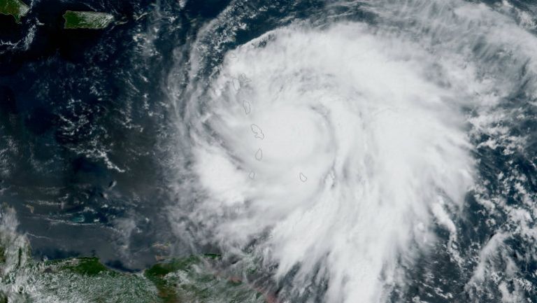 Huracán 'María' llega a Dominica luego alcanzar categoría cinco