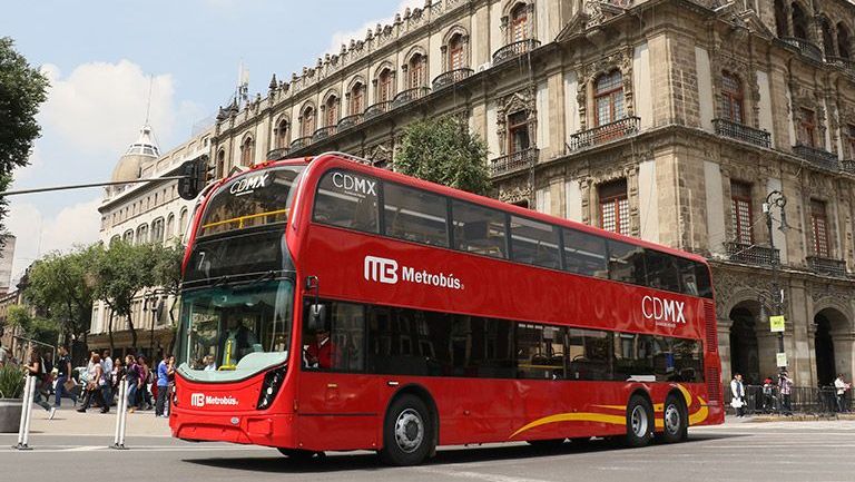 Metrobús dedos pisos en la Ciudad de México