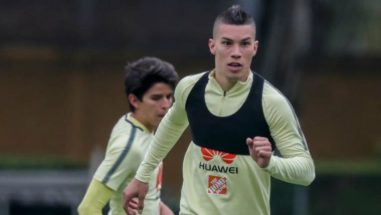 Mateus Uribe, durante un entrenamiento con América